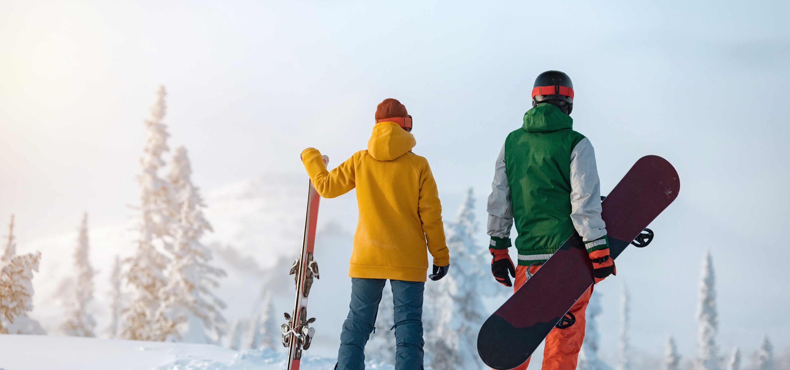 Noleggia sci, snowboard e altra attrezzatura per gli sport invernali.
